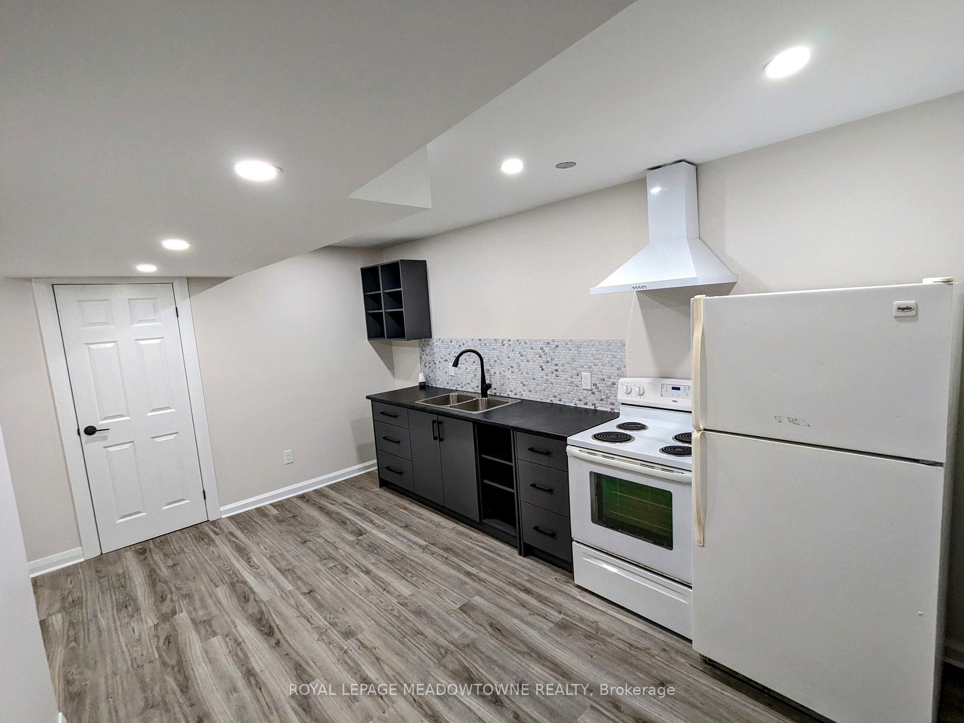 B - 737 Botany Hill Crescent, Newmarket 4