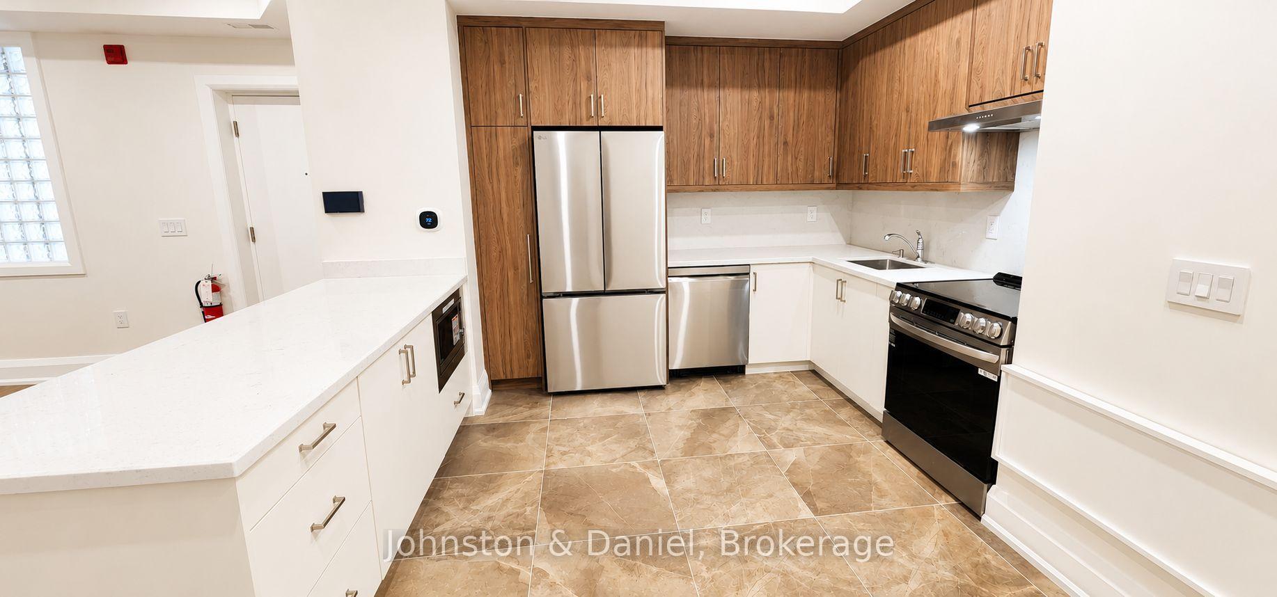 202 - 2579 Yonge Street, Toronto 5