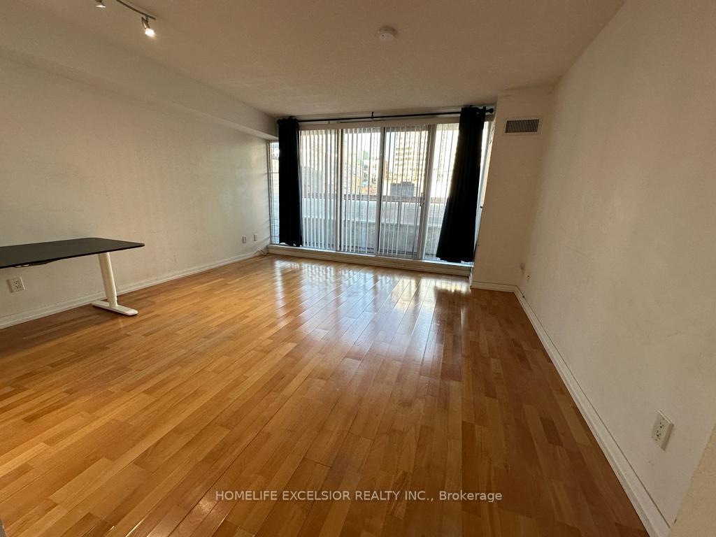632 - 111 Elizabeth Street, Toronto 4