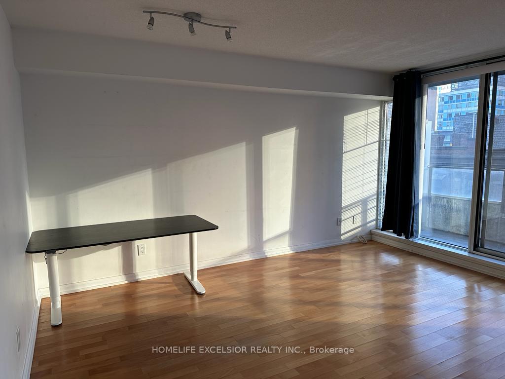 632 - 111 Elizabeth Street, Toronto 3