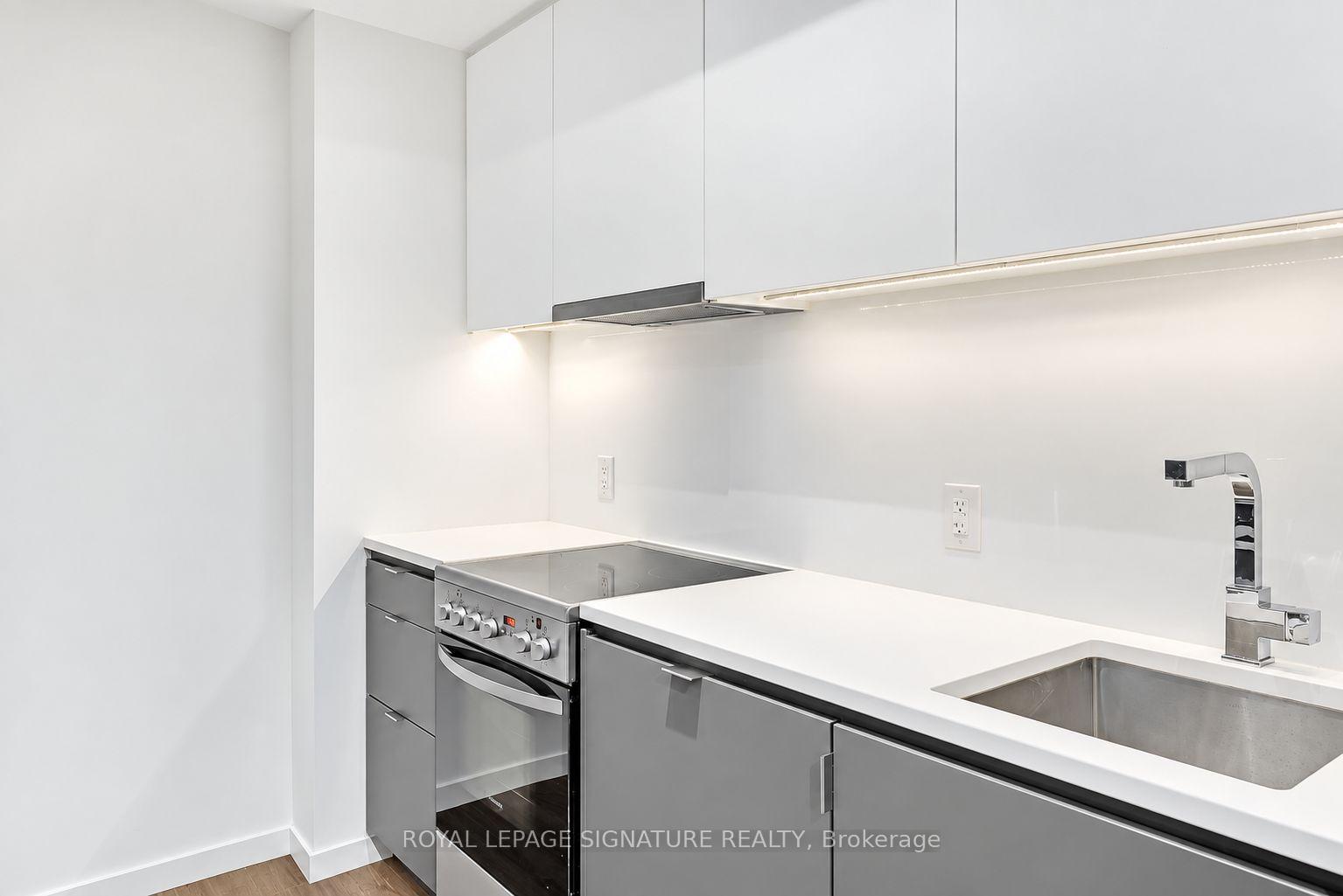 426 - 7 Smith Crescent, Toronto 5