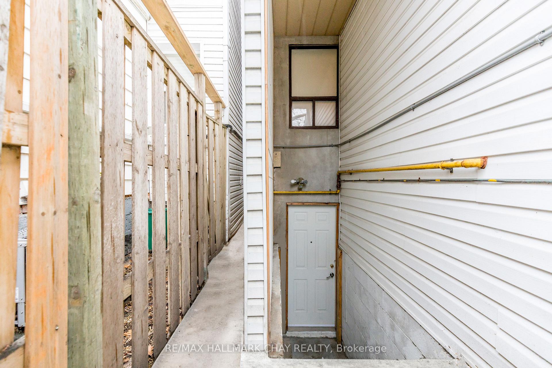 Lower - 80 Rushbrooke Avenue, Toronto 2