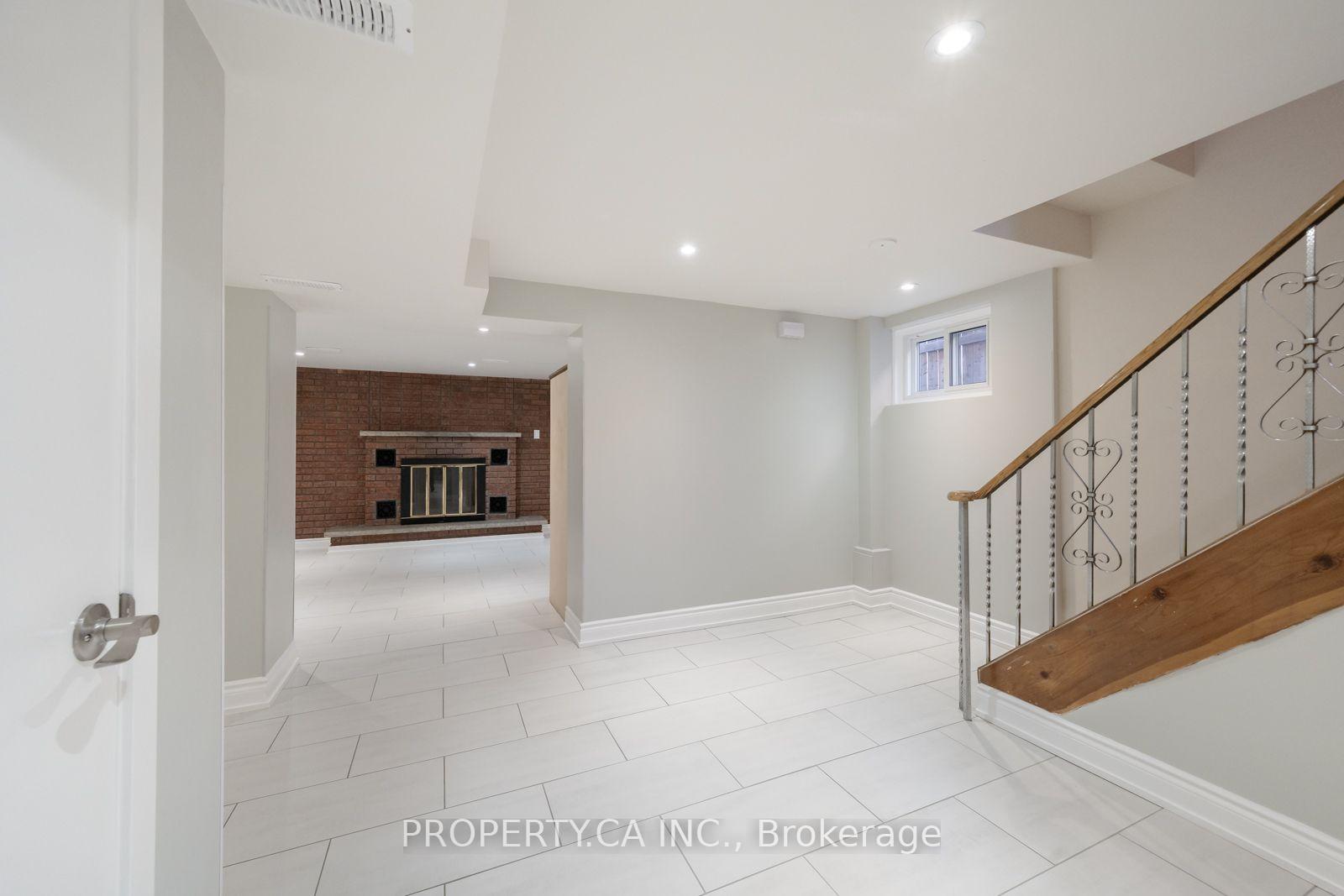Bsmt - 14 Alladin Avenue, Toronto 4