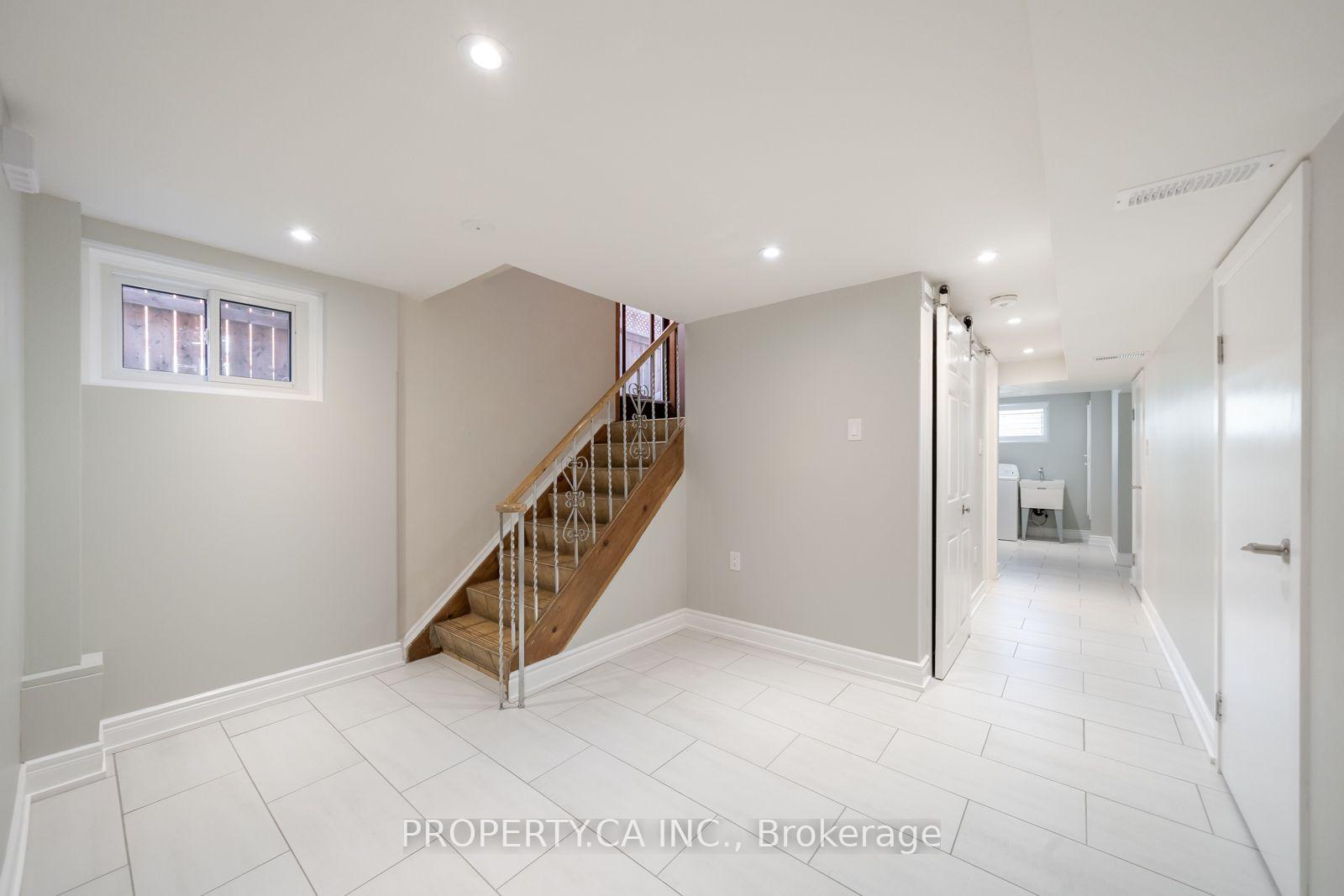 Bsmt - 14 Alladin Avenue, Toronto 3