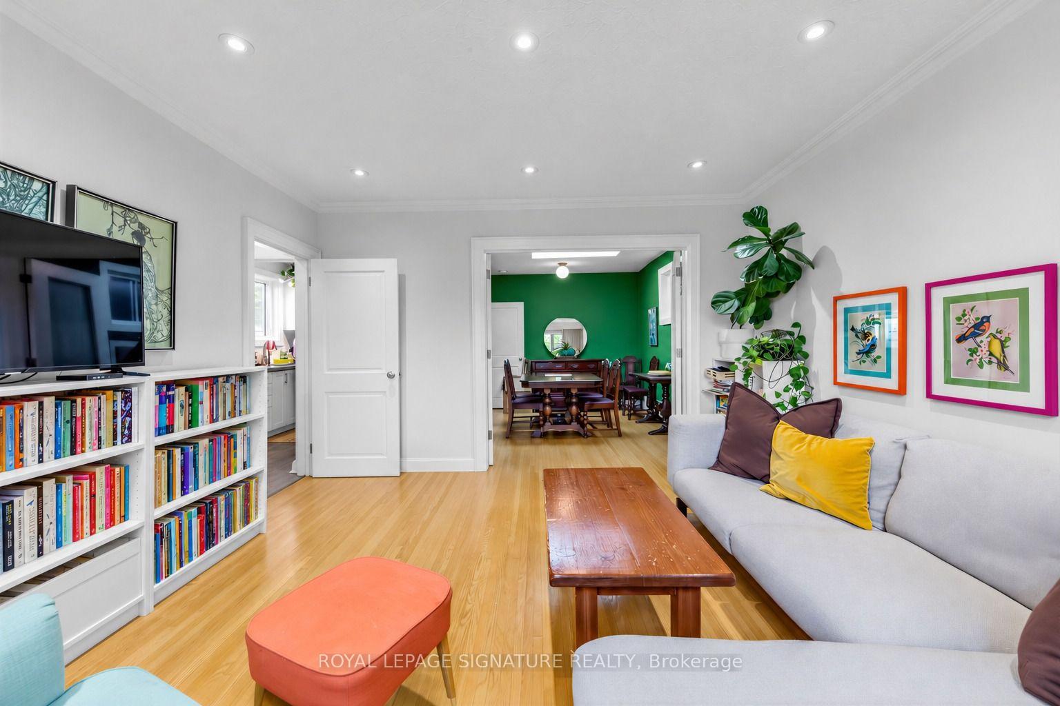 Upper - 277 Wychwood Avenue, Toronto 5
