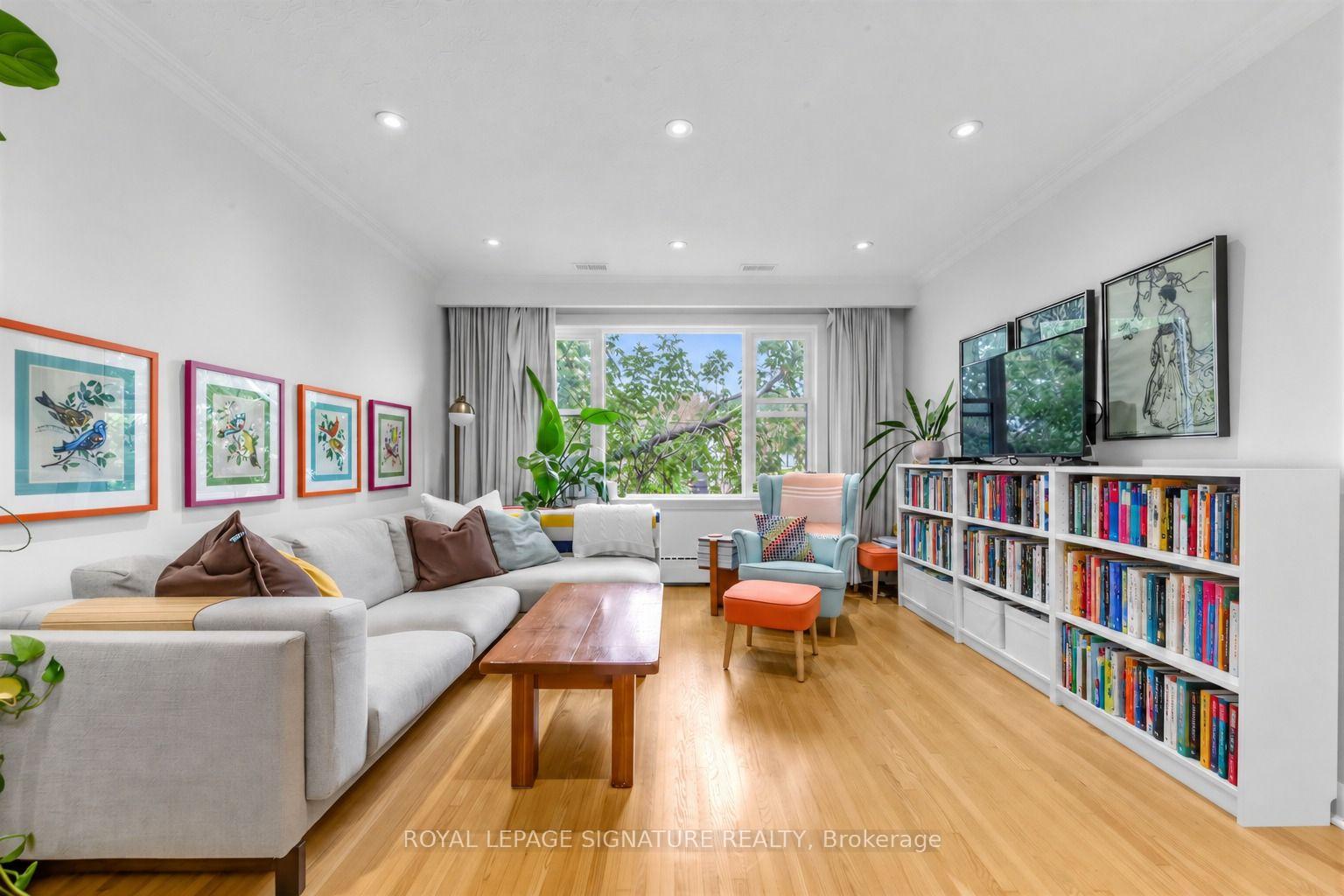 Upper - 277 Wychwood Avenue, Toronto 4