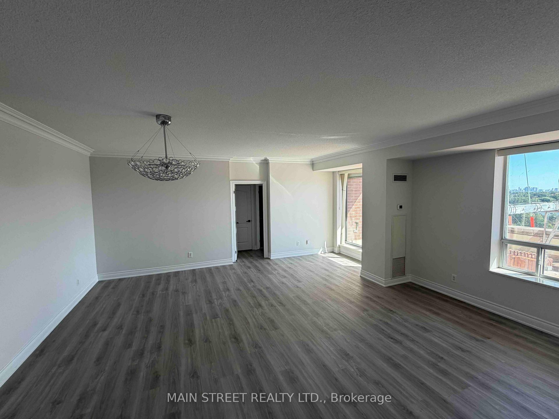 RG3 - 2 Clairtrell Road, Toronto 2