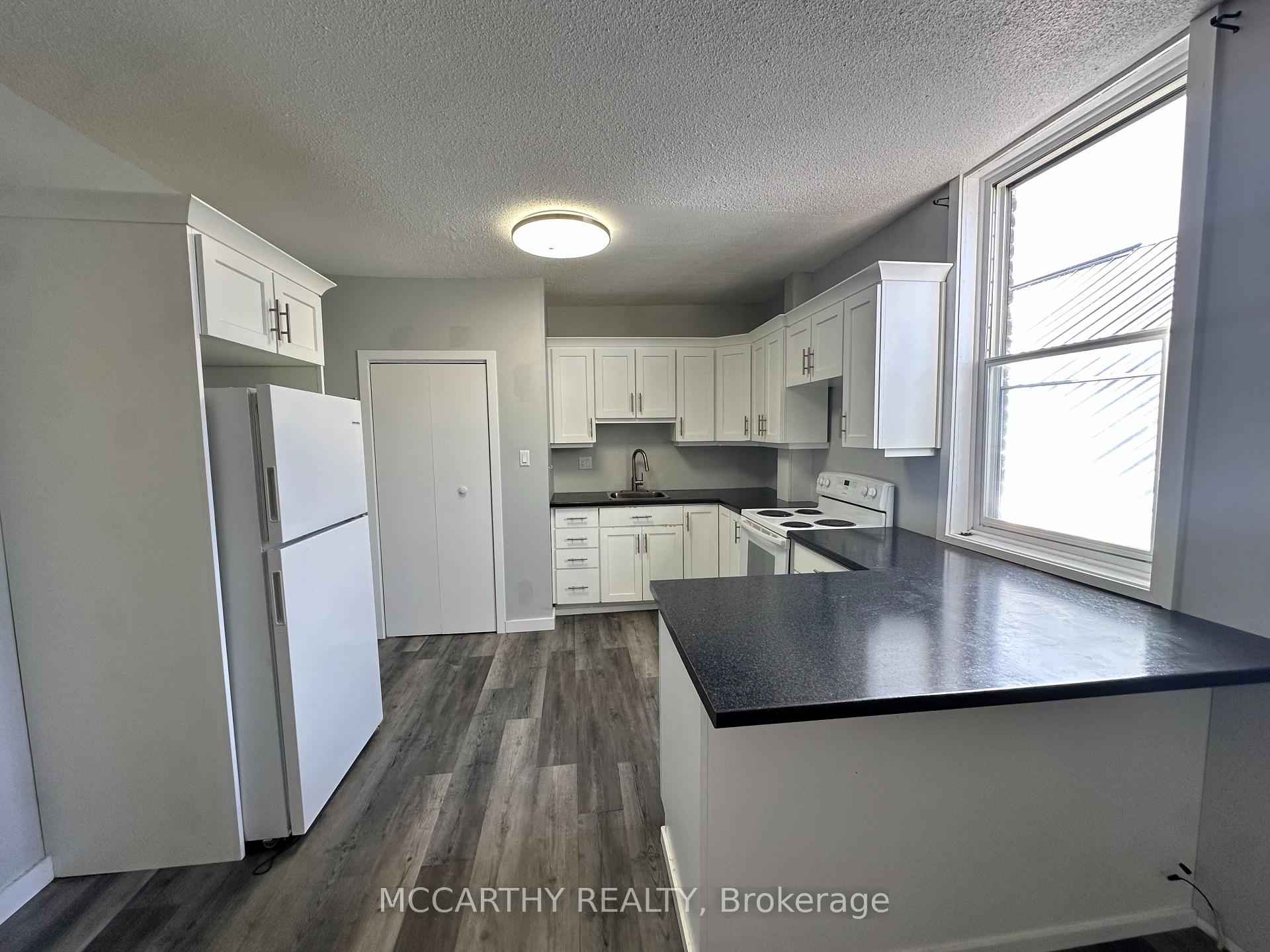 40 MAIN Street E, Southgate 2