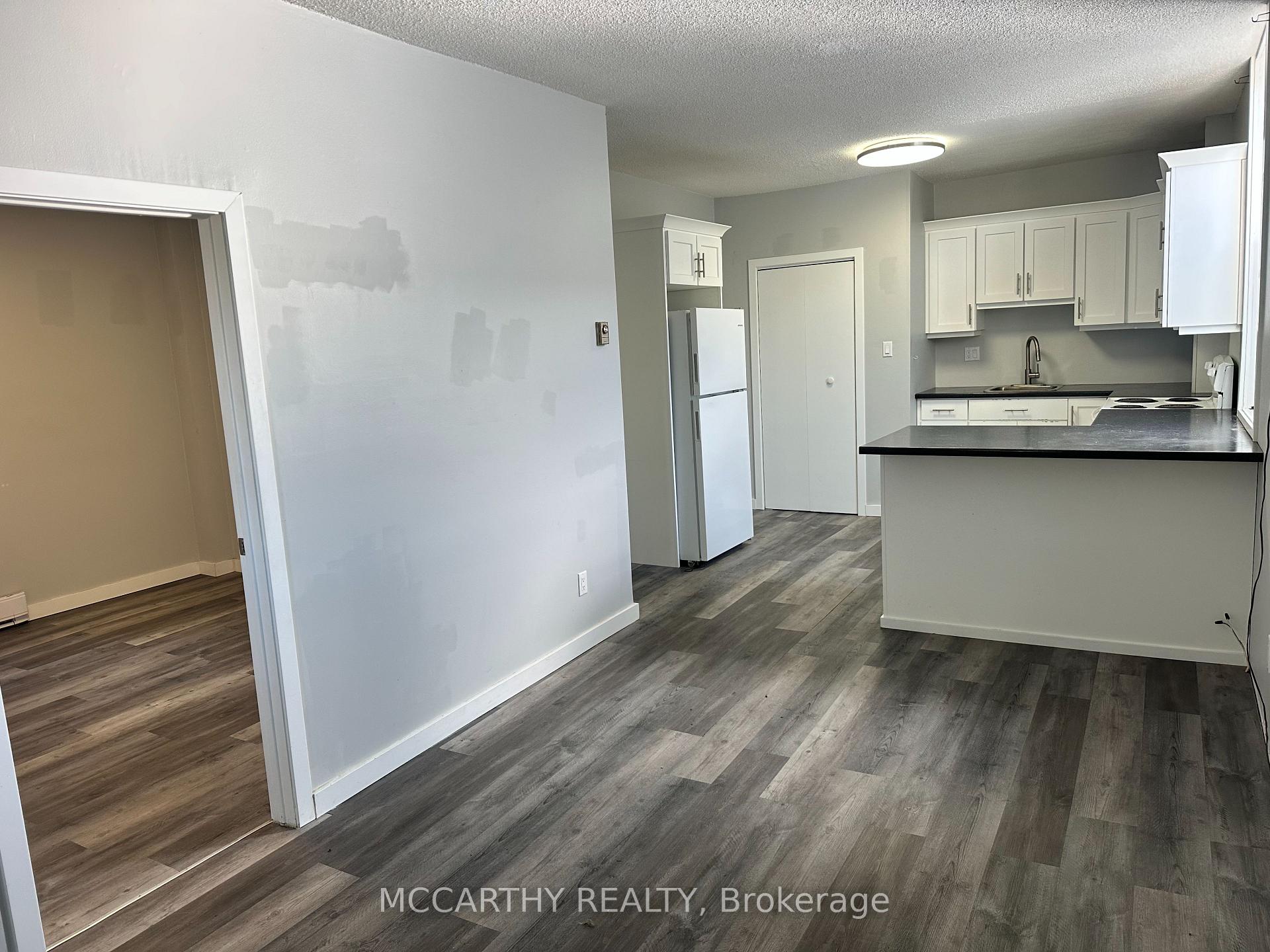 40 MAIN Street E, Southgate 5