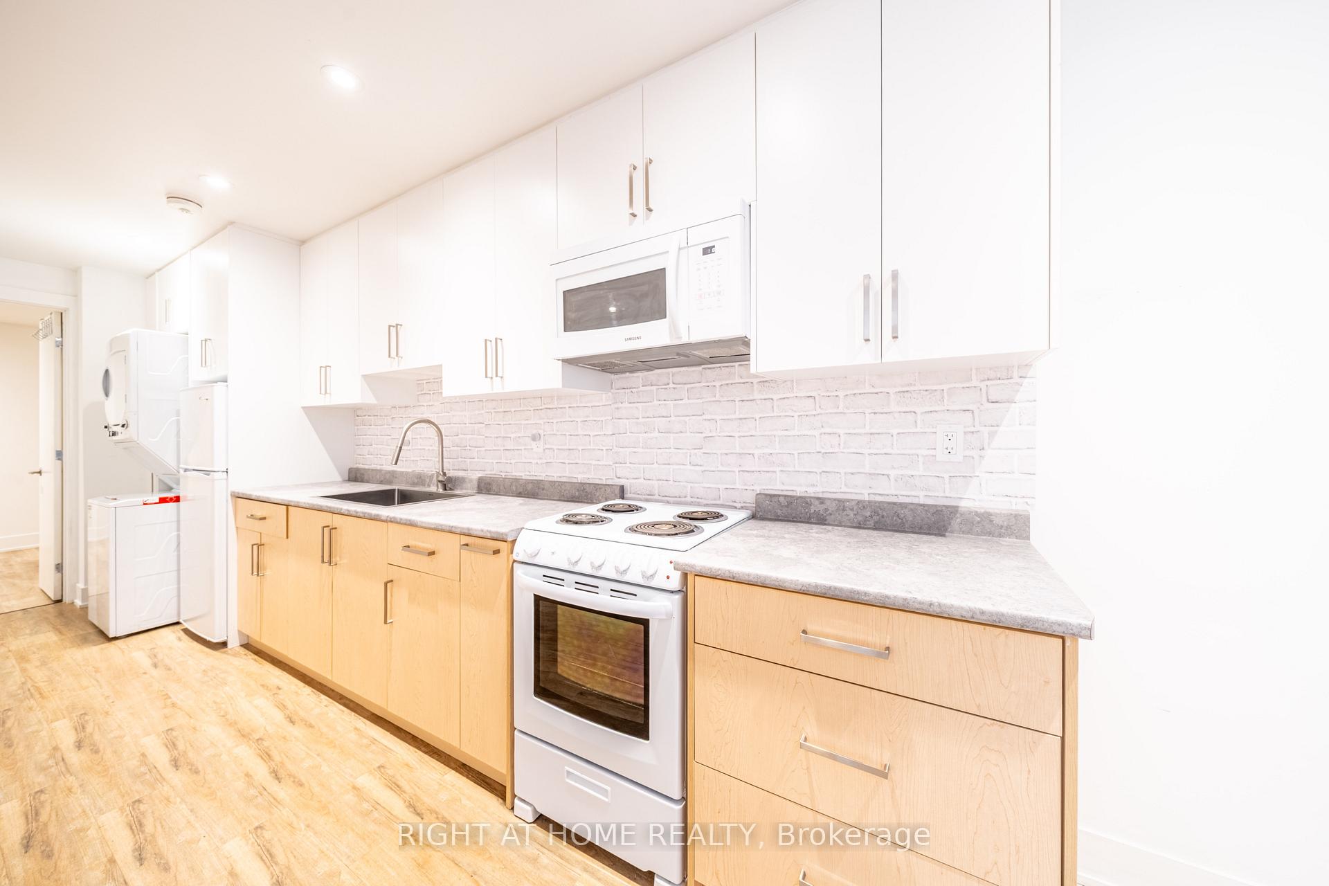 Lower - 49 B East Drive, Toronto 5