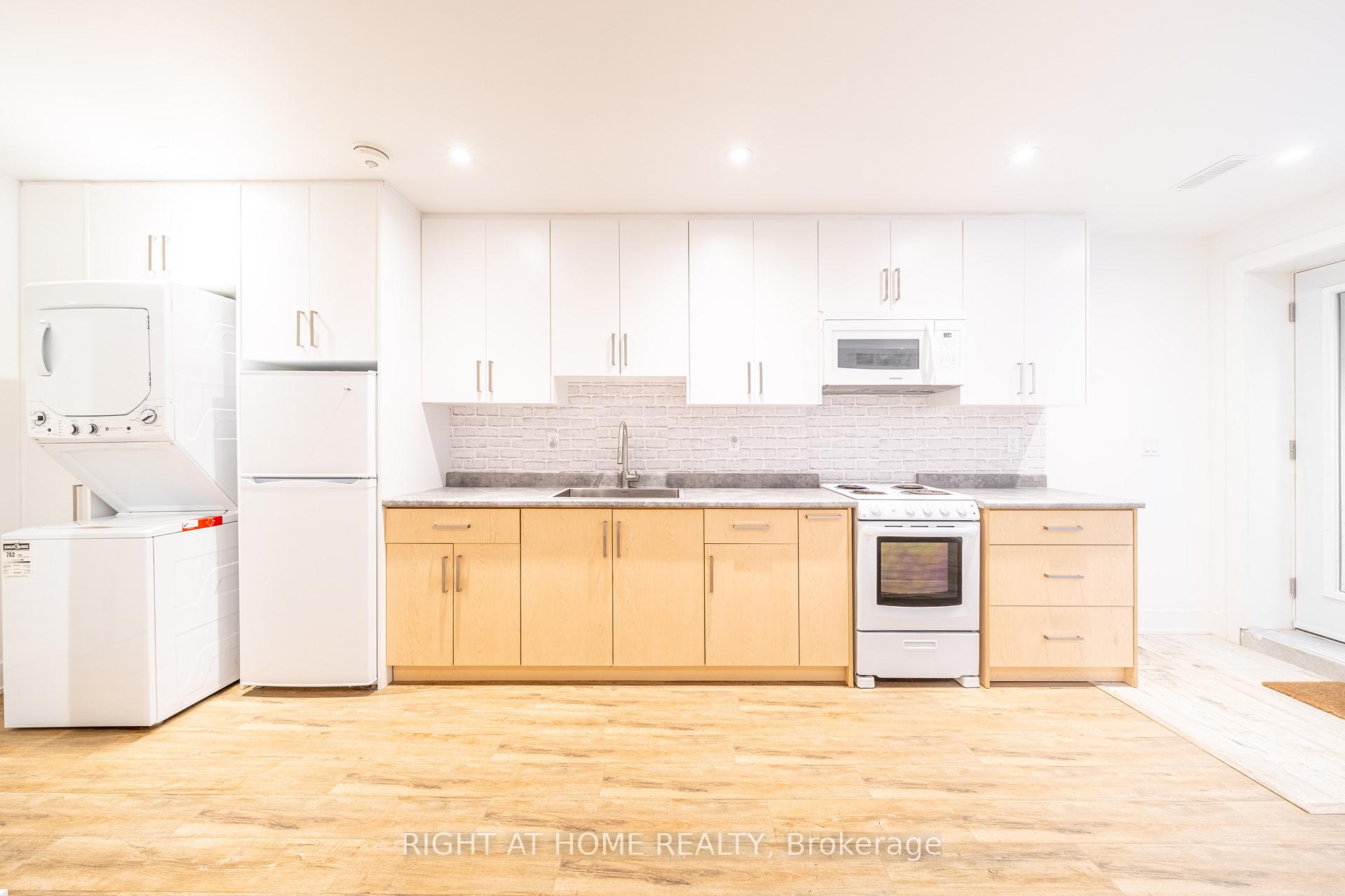 Lower - 49 B East Drive, Toronto 4