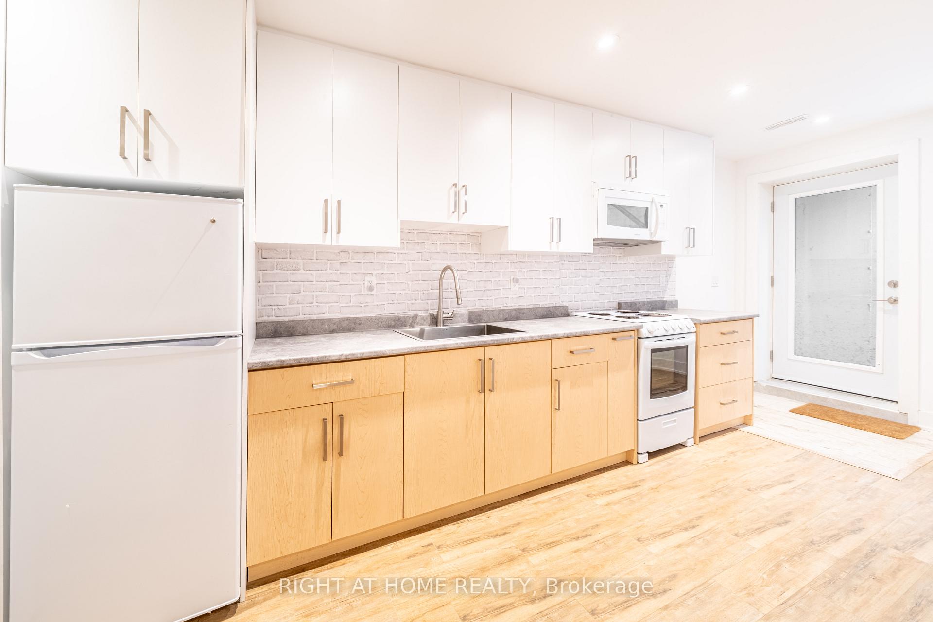 Lower - 49 B East Drive, Toronto 3