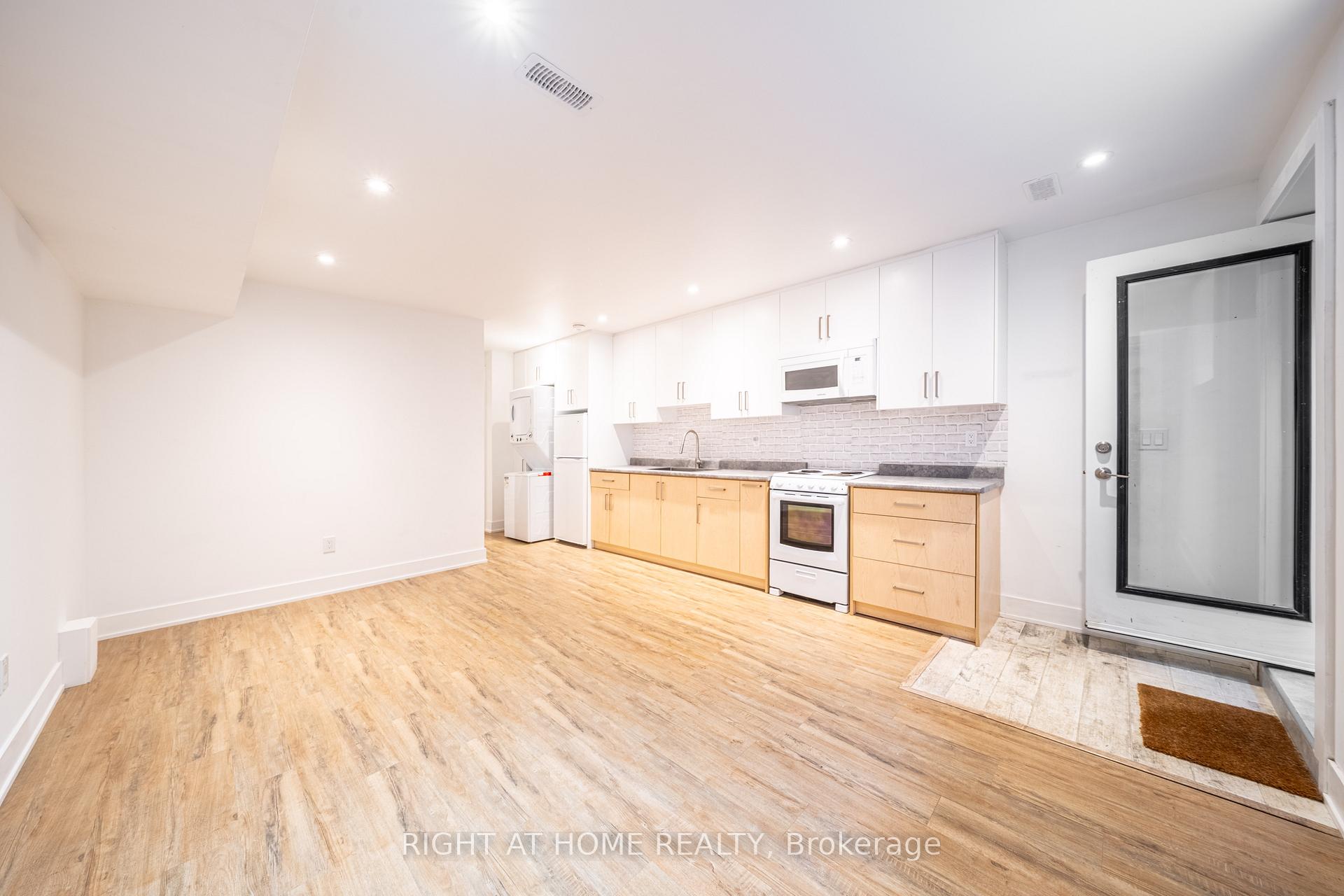 Lower - 49 B East Drive, Toronto 2