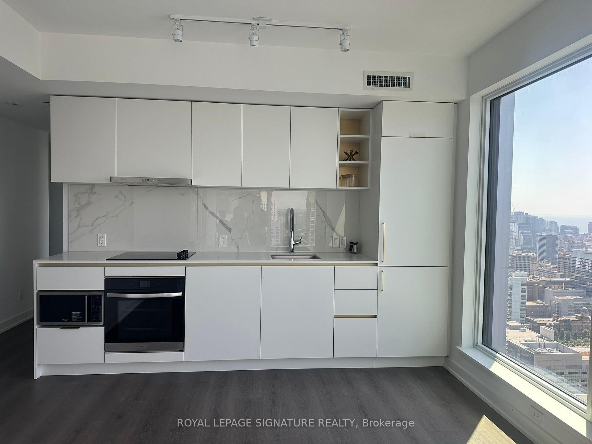 5703 - 8 Wellesley Street W, Toronto 3