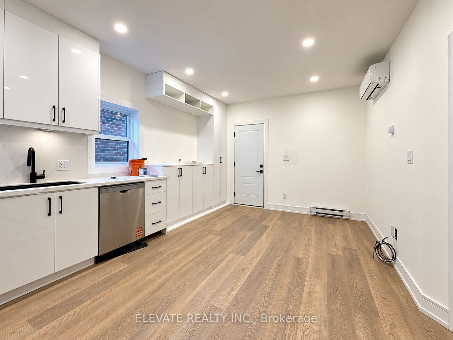 3 - 76 Burnaby Boulevard, Toronto 3