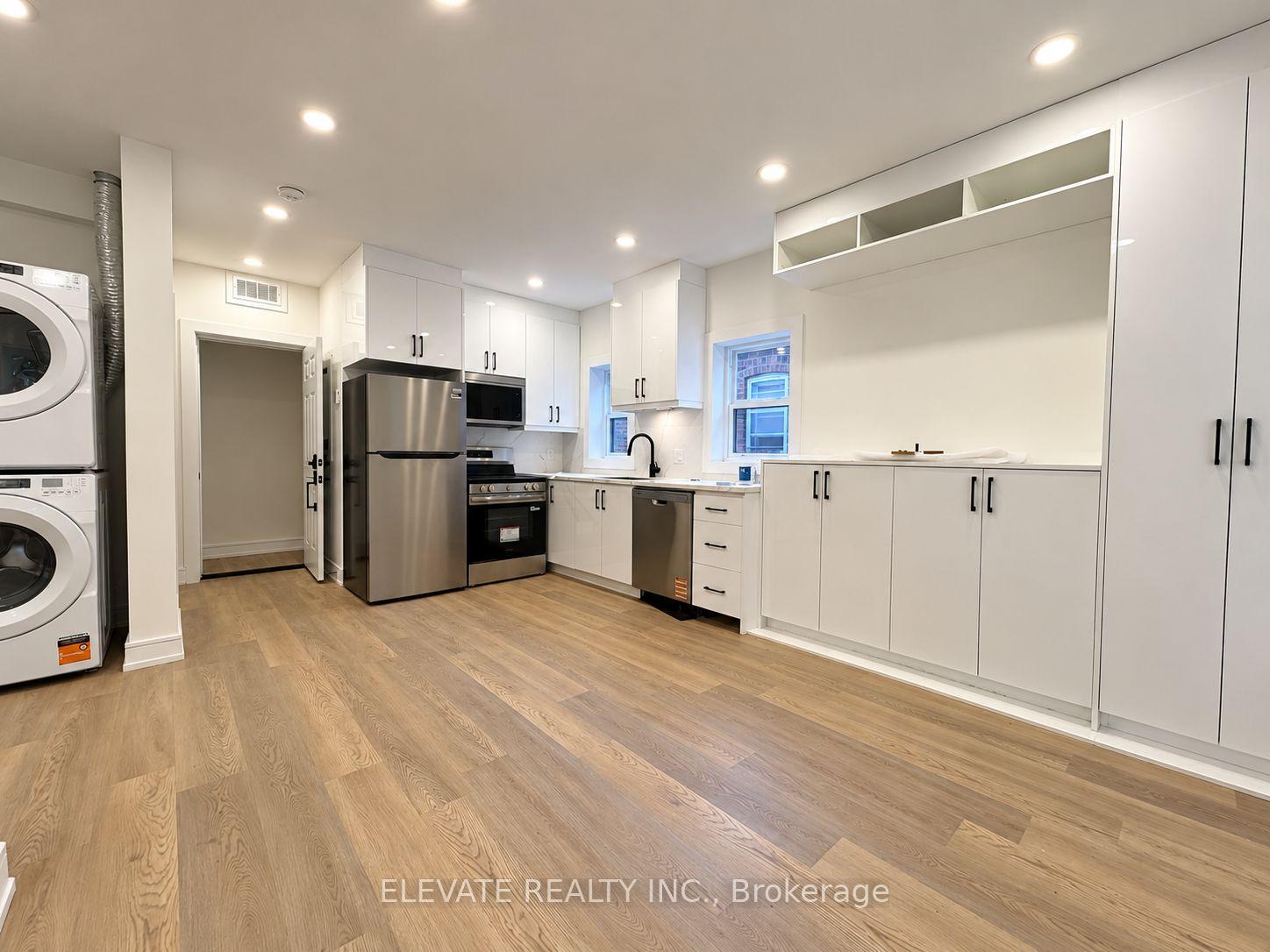 3 - 76 Burnaby Boulevard, Toronto 2