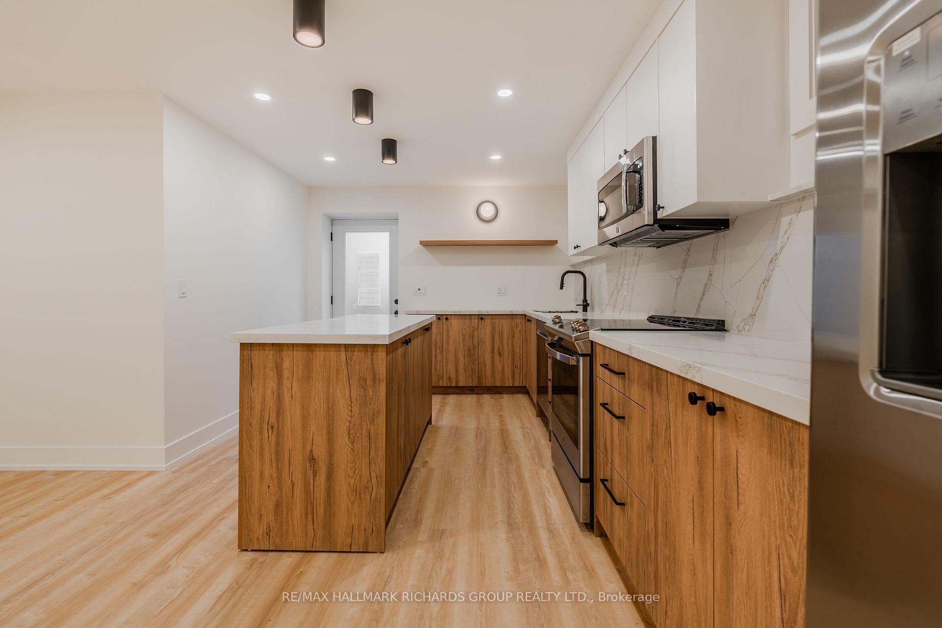 Lower - 20 Wineva Avenue, Toronto 3