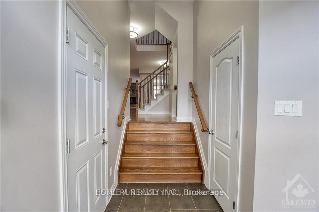 206 BROXBURN Crescent, Ottawa 4
