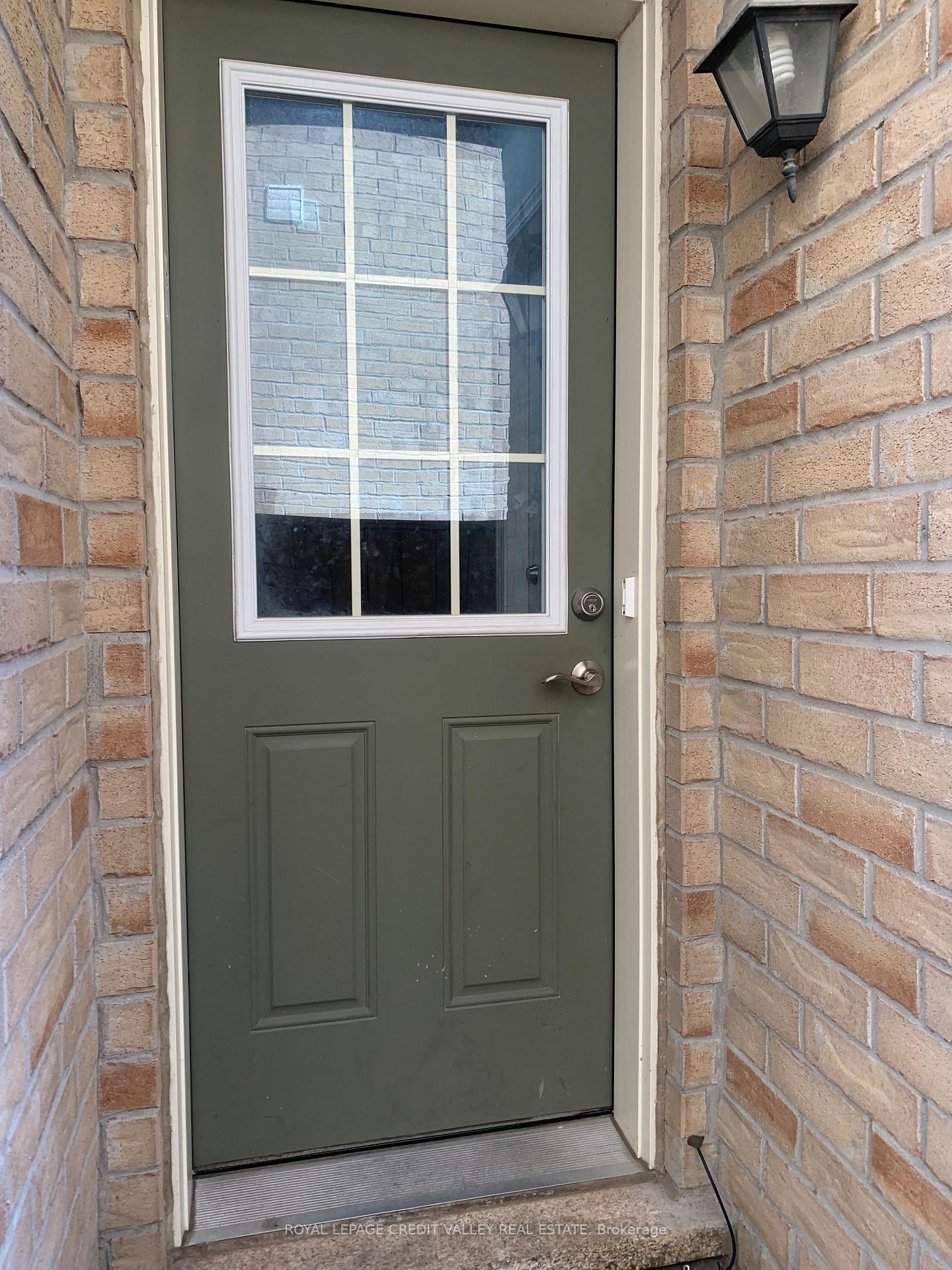 4 Bonnie Braes Drive, Brampton 4