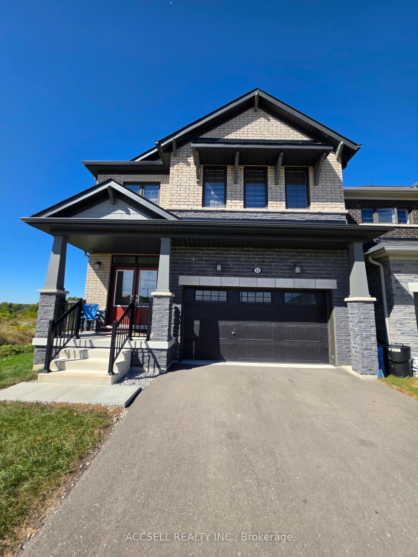 92 Hawick Crescent, Haldimand 2