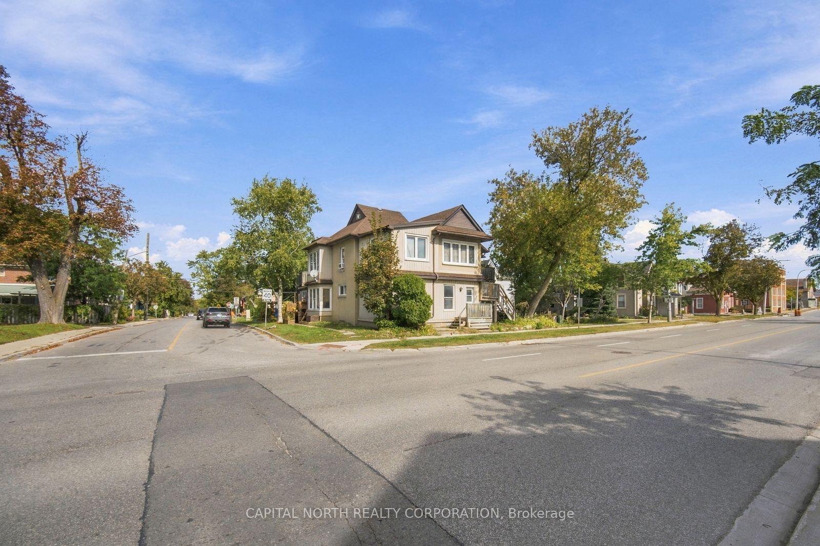 2 - 104 Wellington Street E, Aurora 2