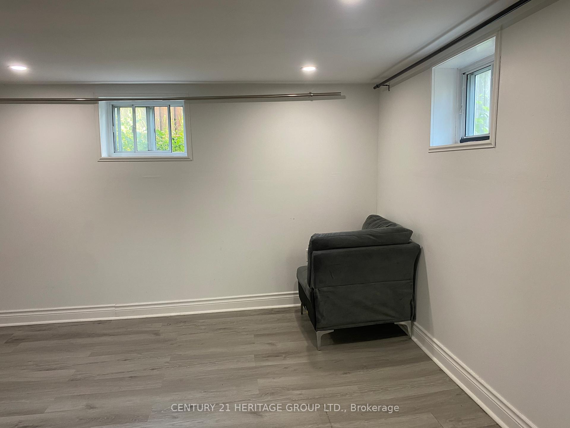 28 Shirley Crescent, Toronto 4