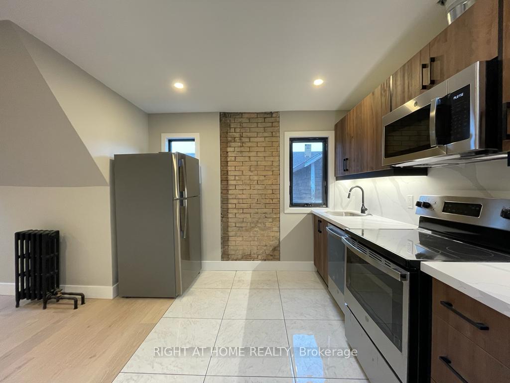 3 - 363 Parkside Drive, Toronto 4