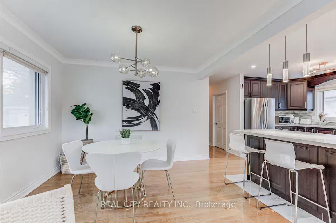 Main - 96 Wyndcliff Crescent, Toronto 4