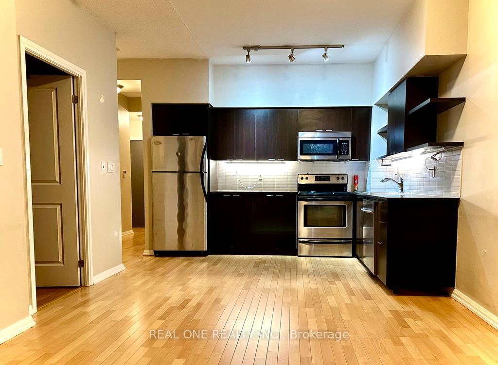 408 - 35 Hayden Street, Toronto 5