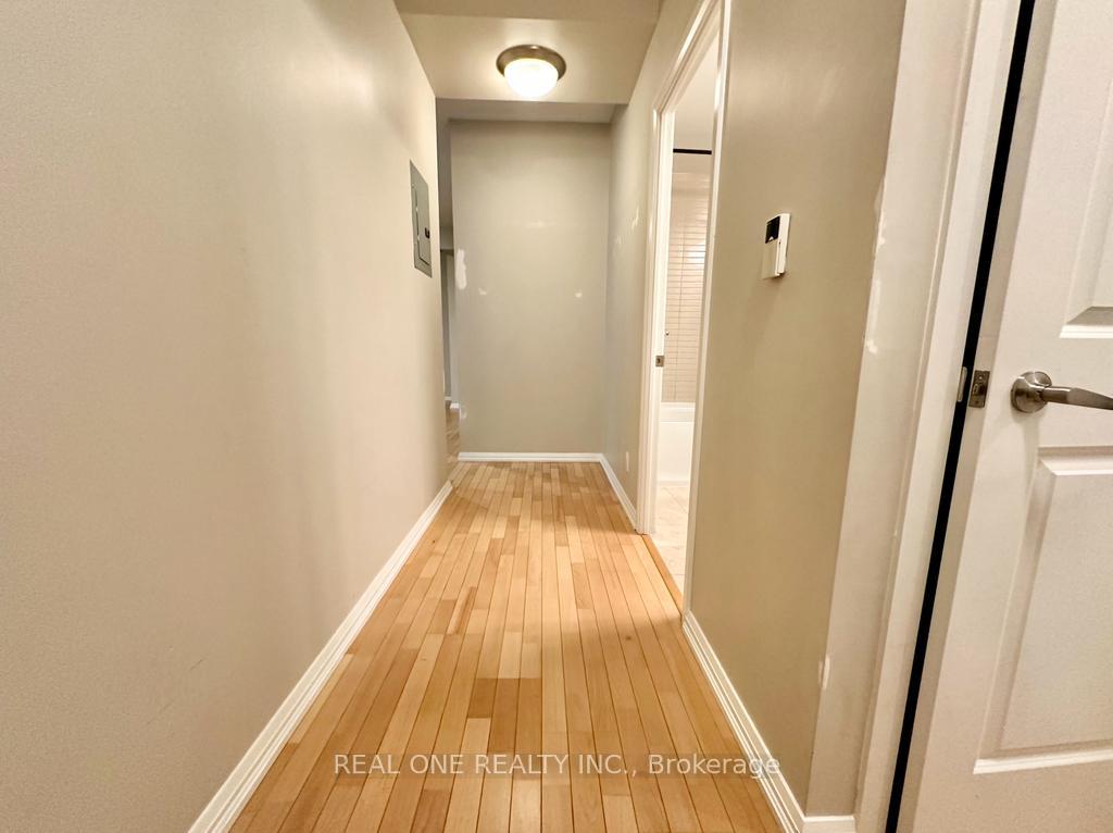 408 - 35 Hayden Street, Toronto 4