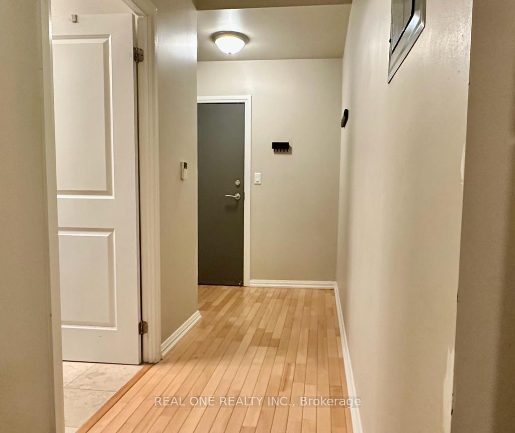 408 - 35 Hayden Street, Toronto 3