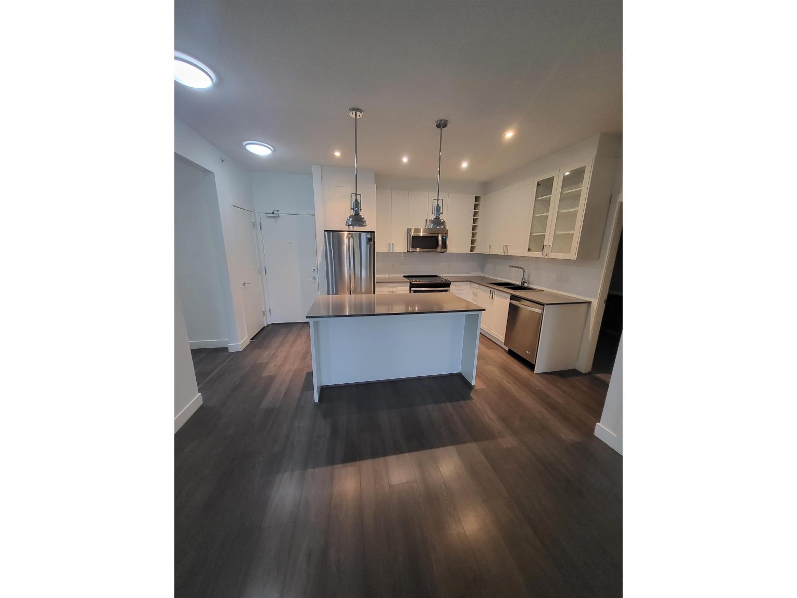402 16398 AVENUE 64 AVENUE, Surrey 2