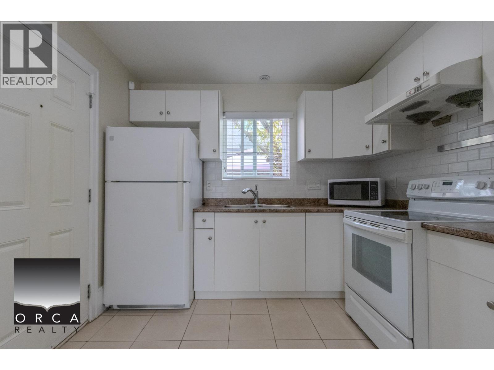 2570 E 2ND AVENUE, Vancouver 4