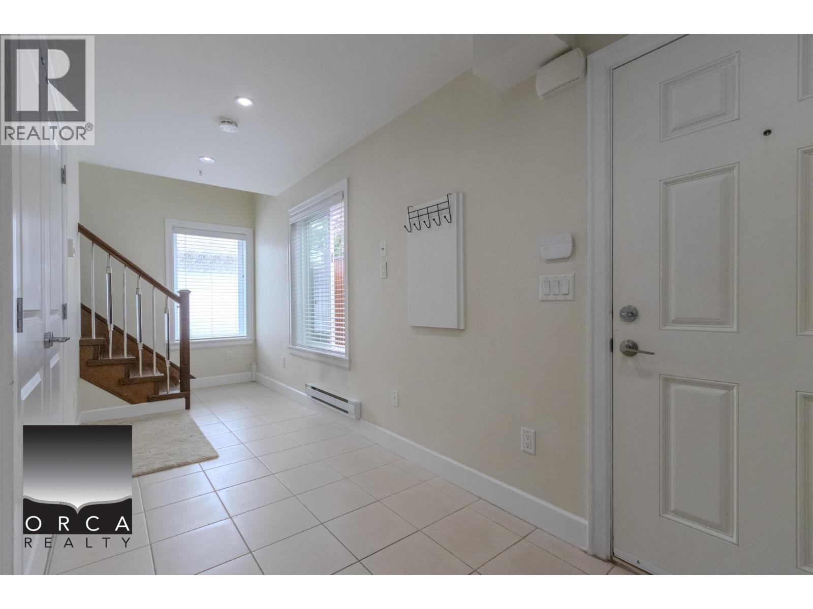 2570 E 2ND AVENUE, Vancouver 3