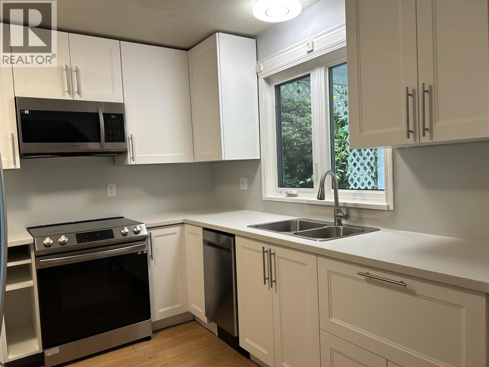 Main-9890 LYNDHURST STREET, Burnaby 5