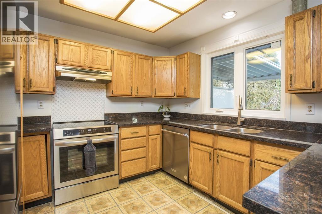 Upper-9890 LYNDHURST STREET, Burnaby 5