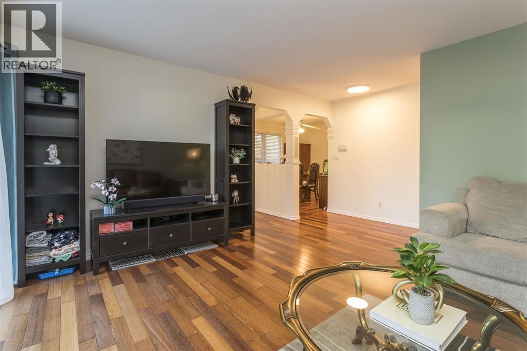 Upper-9890 LYNDHURST STREET, Burnaby 2