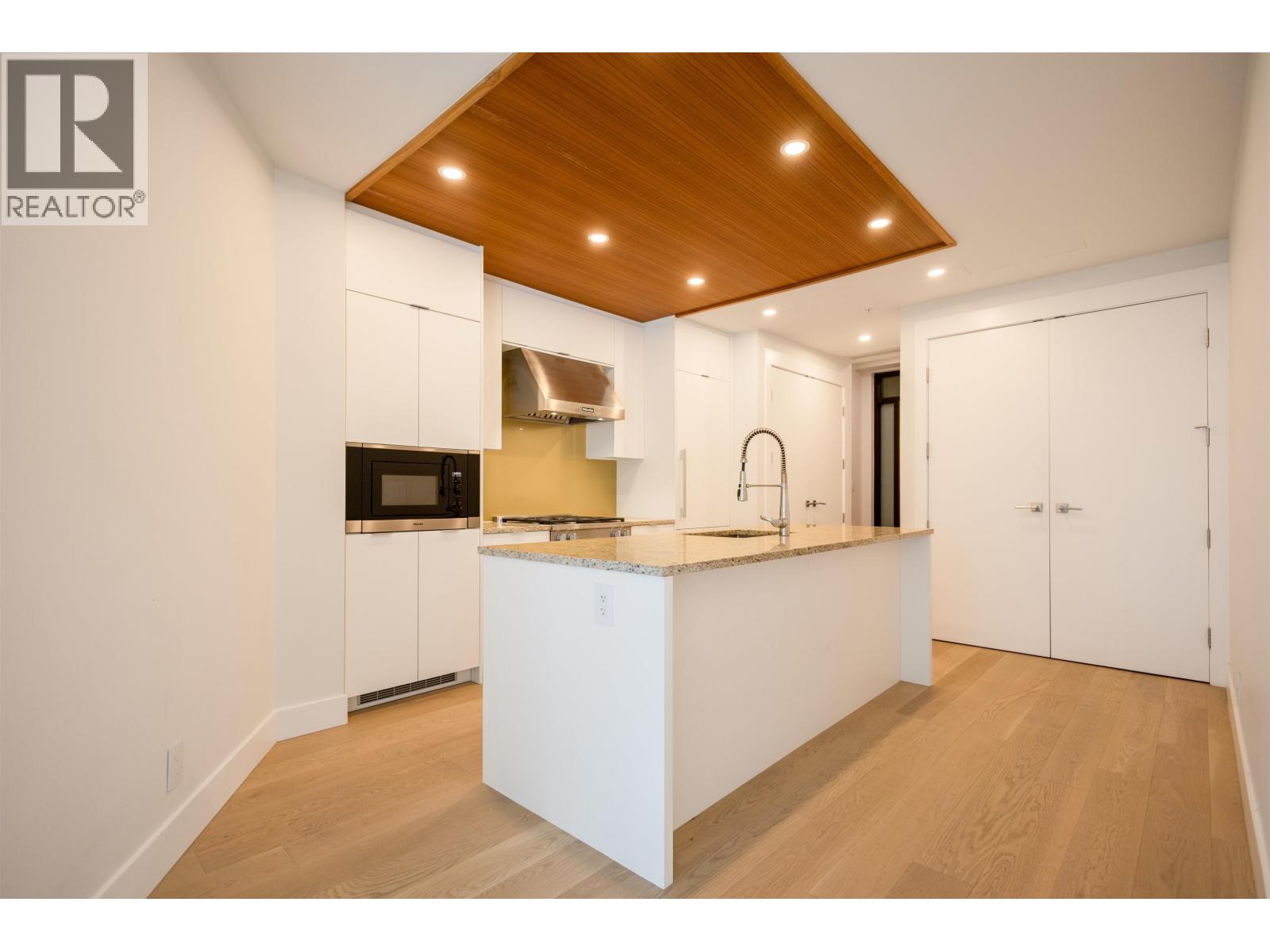 503 6699 NELSON AVE, West Vancouver 2