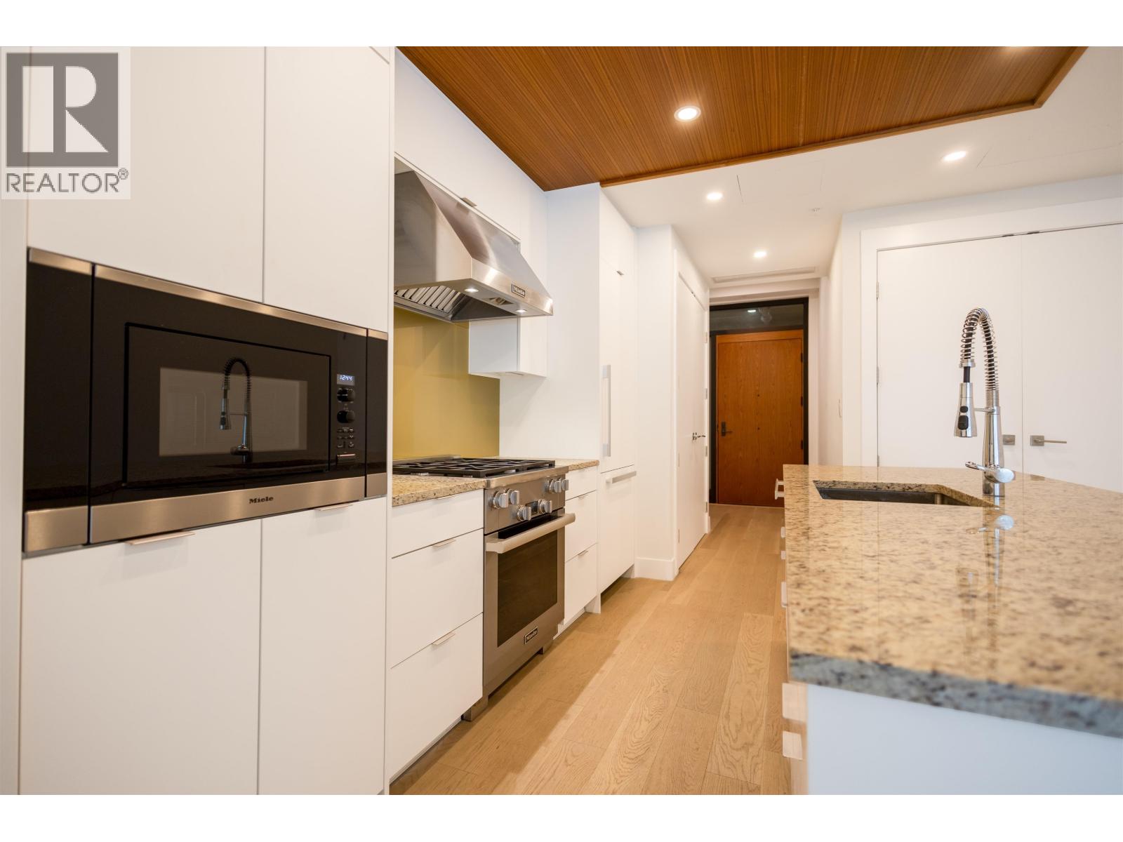 503 6699 NELSON AVE, West Vancouver 3
