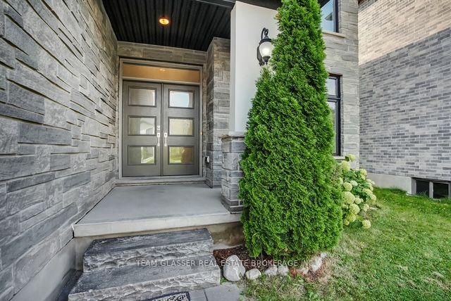 2407 Red Thorne Avenue, London South 5