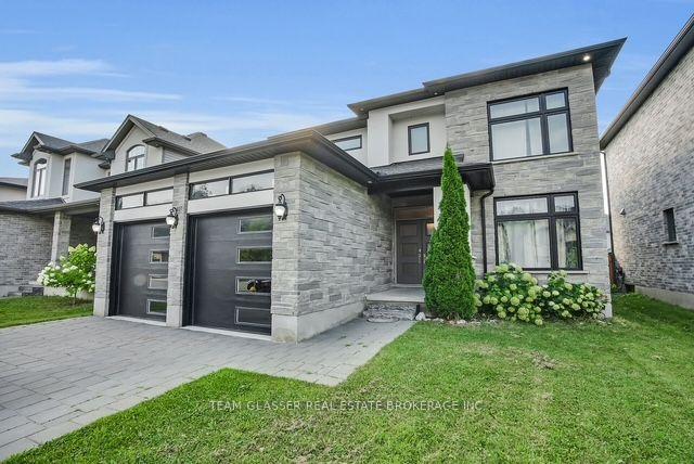 2407 Red Thorne Avenue, London South 3