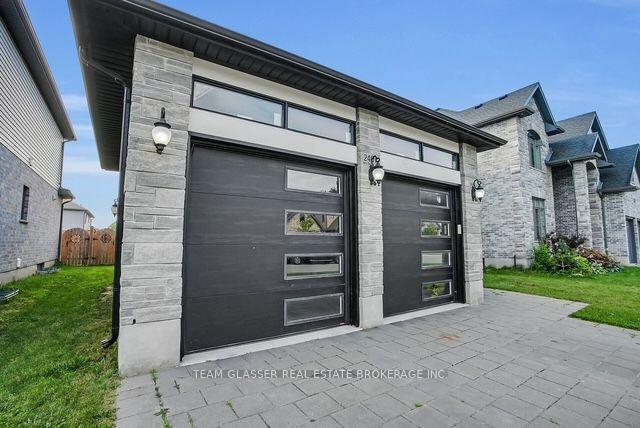 2407 Red Thorne Avenue, London South 2