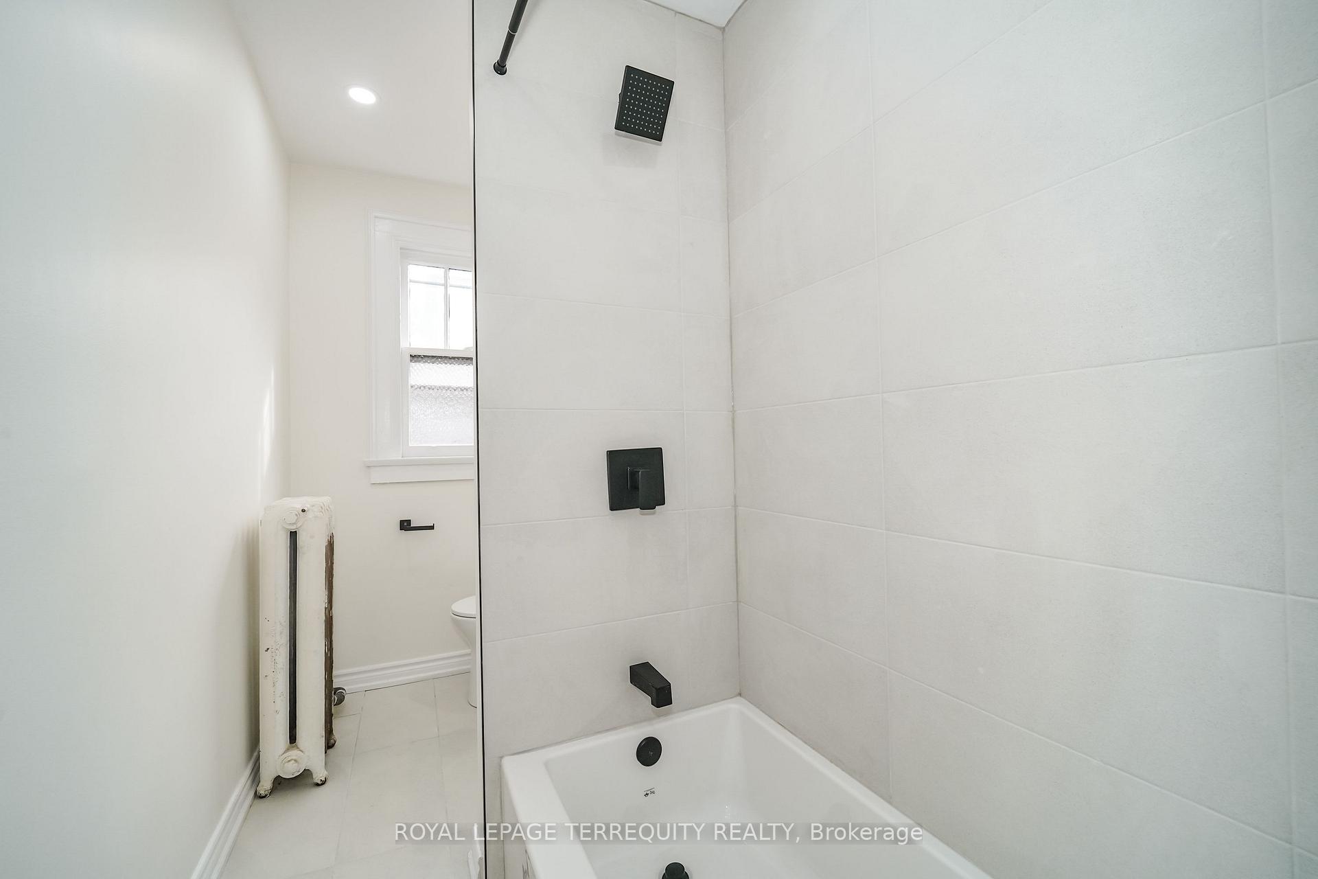6 - 8 Thorncliffe Avenue, Toronto 5