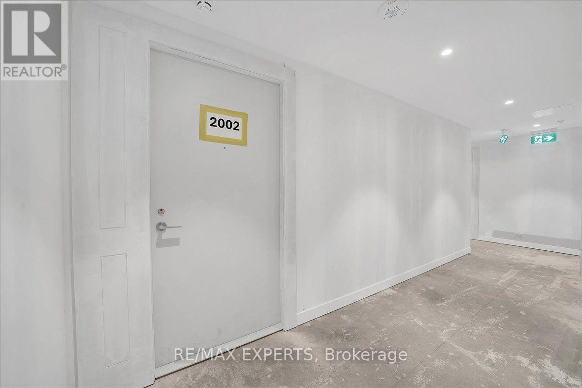 2002 - 4010 Eglinton Avenue W, Toronto 3