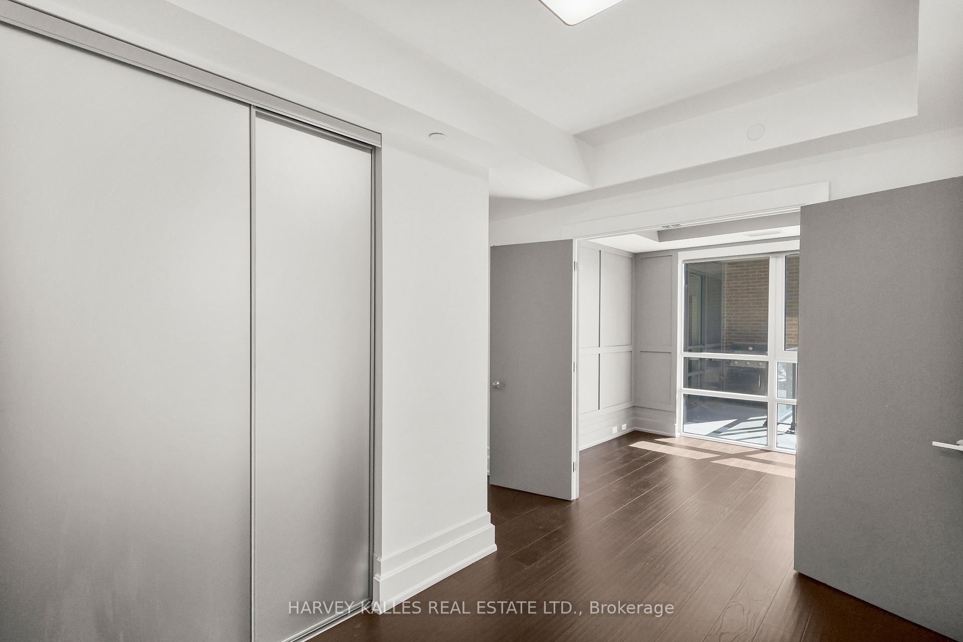 401 - 3 Southvale Drive, Toronto 5