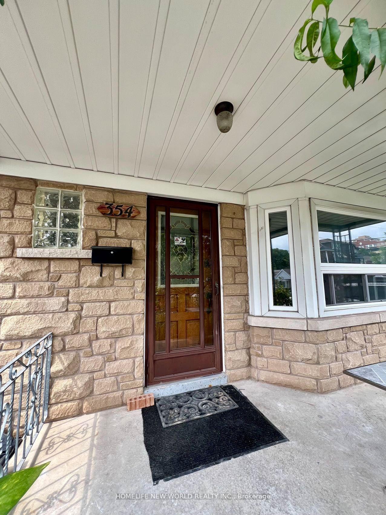 Main - 354 Kane Avenue, Toronto 4