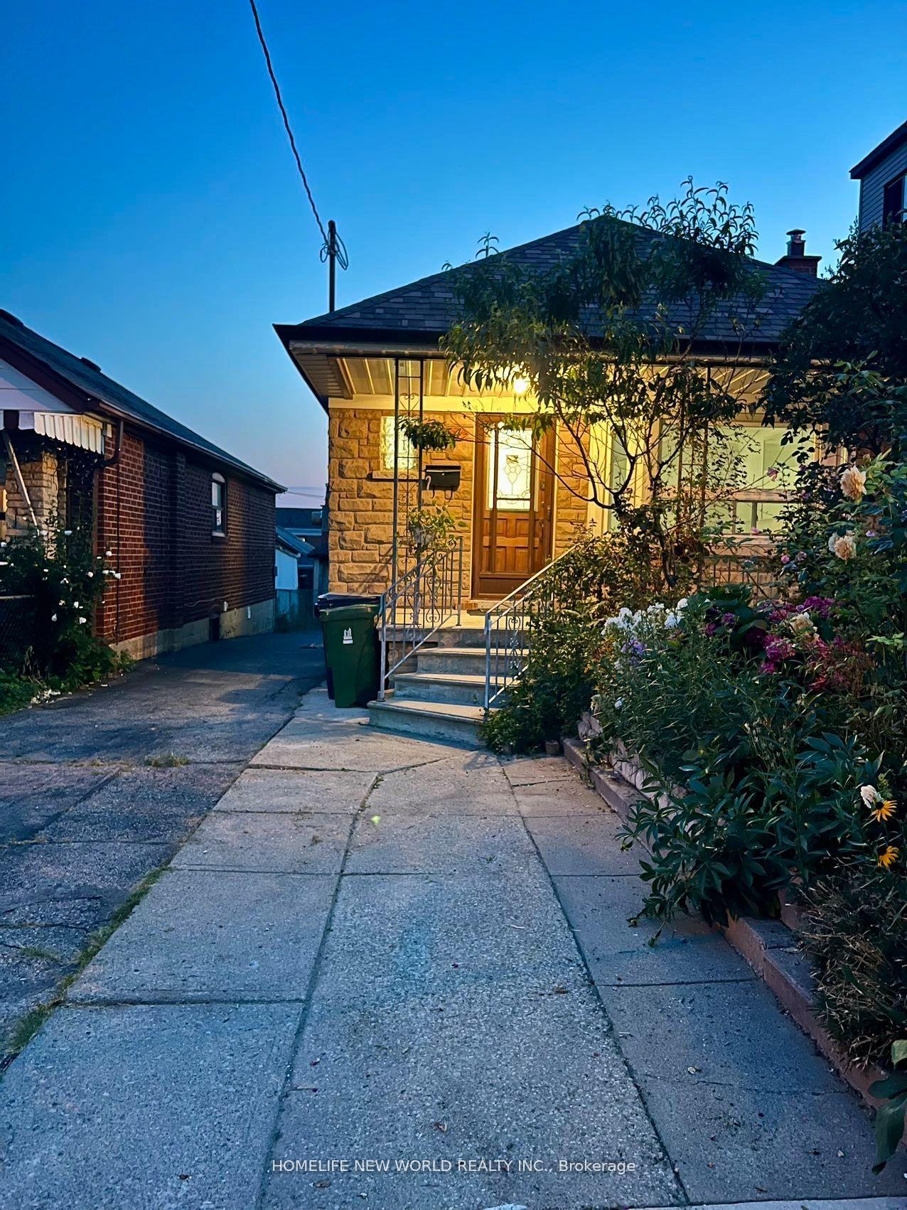 Main - 354 Kane Avenue, Toronto 2