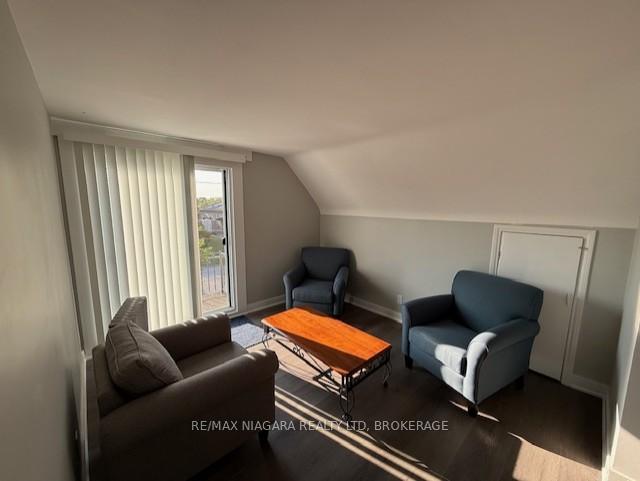 UPPER - 12 West Street S, Thorold 3