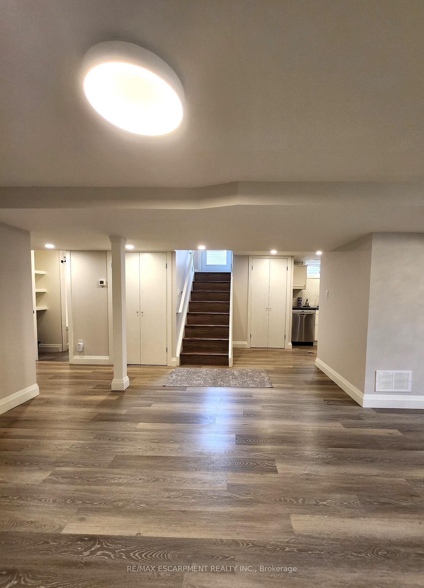 LOWER - 404 Nelson Street, Brantford 4