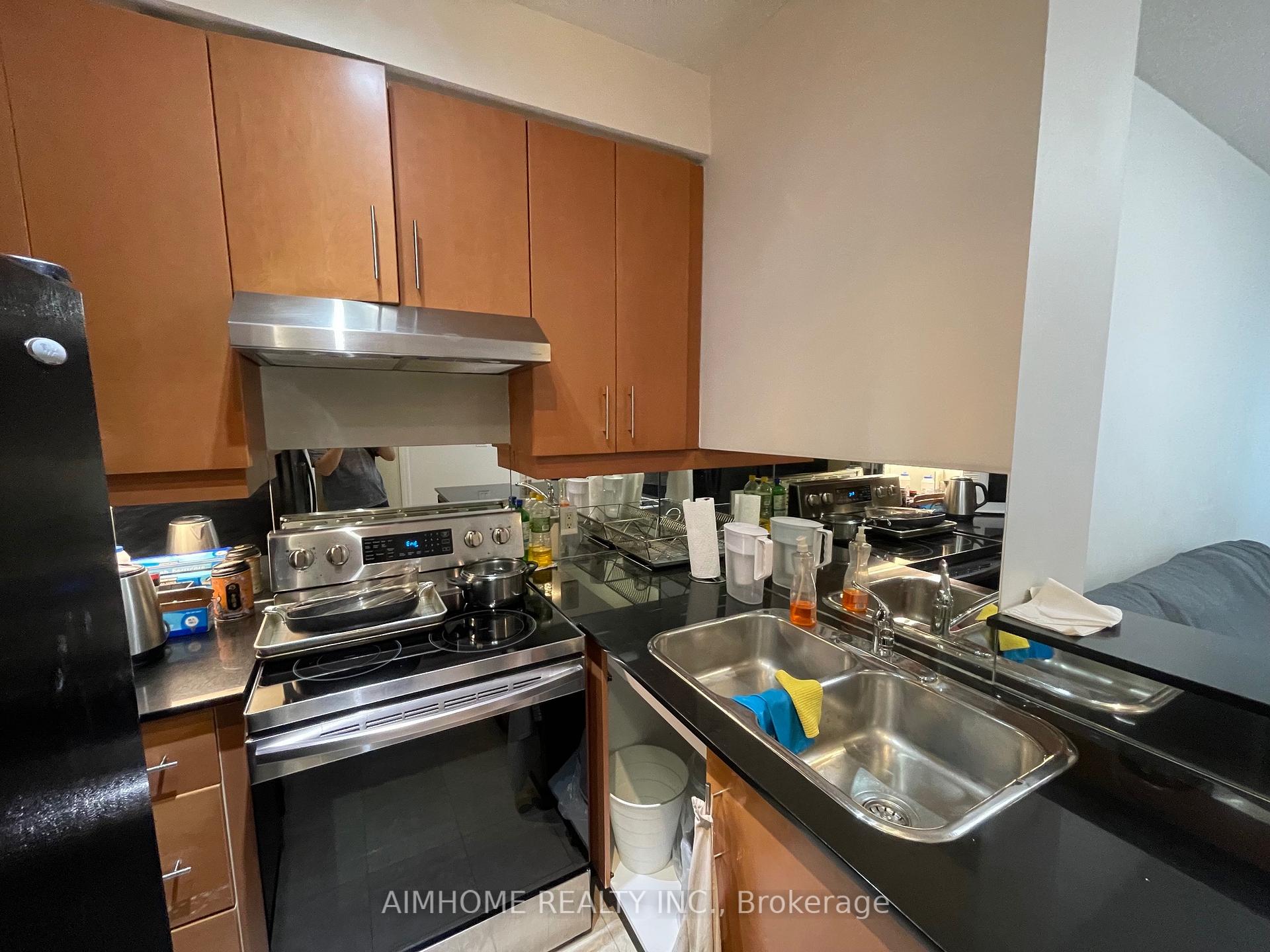 2008 - 300 Bloor Street E, Toronto 4